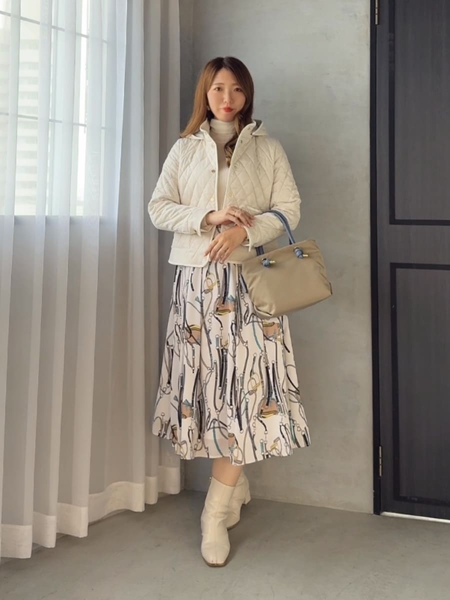 Viaggio Bluの【新色追加】スパンコールリブタートルニットを使ったコーディネートを紹介します。｜Rakuten Fashion(楽天ファッション／旧楽天ブランドアベニュー)6379361