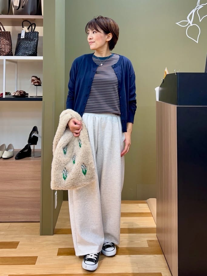 AMERICAN HOLICのソフトコットンクルーネックカーディガンを使ったコーディネートを紹介します。｜Rakuten Fashion(楽天ファッション／旧楽天ブランドアベニュー)6380737