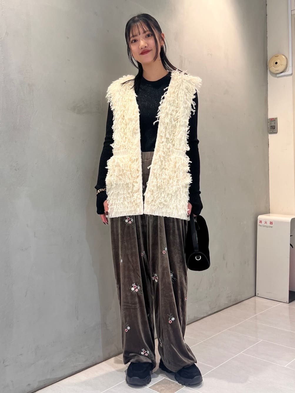 FREAK'S STORE | 花刺繍 ベロア イージーパンツ 限定展開 25AW FREAK'S STORE | 花刺繍 ベロア イージーパンツ 限定展開 25AW