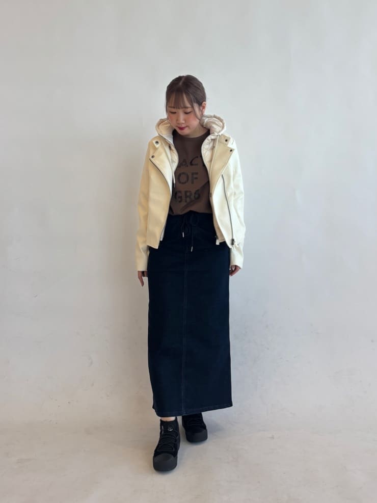 Vinの立体ロゴプリント長袖カットソーを使ったコーディネートを紹介します。｜Rakuten Fashion(楽天ファッション／旧楽天ブランドアベニュー)6381556