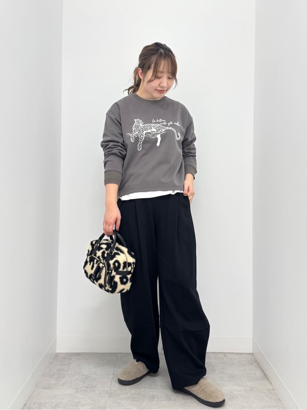 Vinのバックジップレオパードプリントスウェットを使った