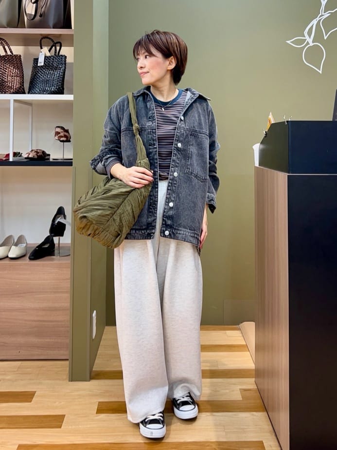 AMERICAN HOLICの・QUON ワイドプリーツショルダーバッグを使ったコーディネートを紹介します。｜Rakuten Fashion(楽天ファッション／旧楽天ブランドアベニュー)6382977