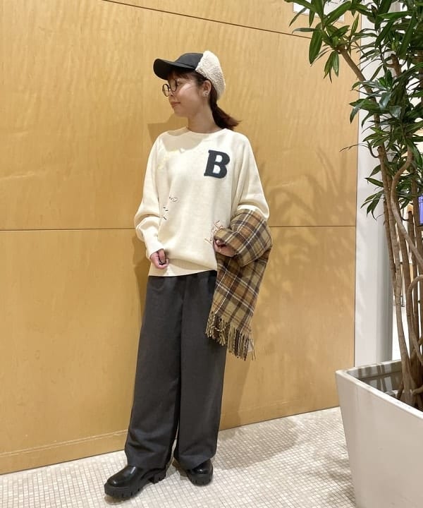 BEAMS HEARTのスウェットライク ロゴ刺繍 ニットを使ったコーディネートを紹介します。｜Rakuten Fashion(楽天ファッション／旧楽天ブランドアベニュー)6384203