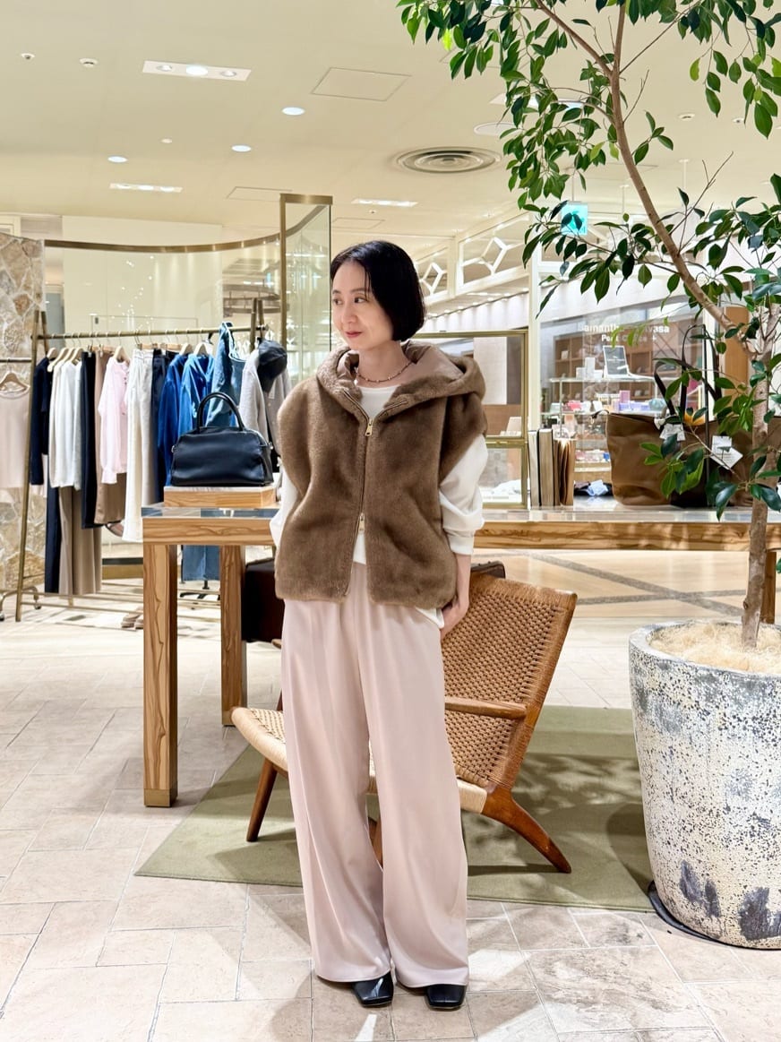 GALLARDAGALANTEのバックスリットブラウスTeeを使ったコーディネートを紹介します。｜Rakuten Fashion(楽天ファッション／旧楽天ブランドアベニュー)6384260