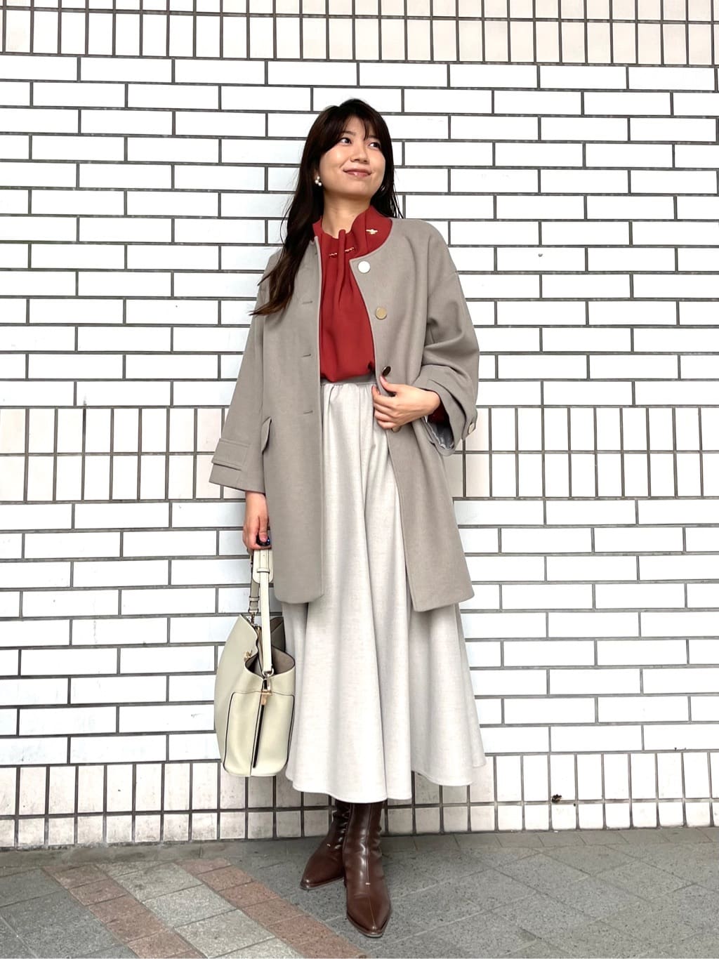 Vinのゴールドボタンノーカラーコートを使ったコーディネートを紹介します。｜Rakuten Fashion(楽天ファッション／旧楽天ブランドアベニュー)6385502