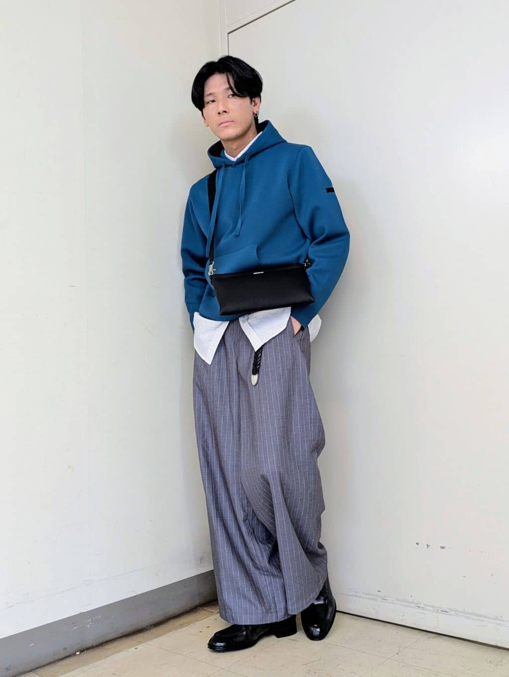 TAKEO KIKUCHIのスポンディッシュ プルオーバー ニットパーカを使ったコーディネートを紹介します。｜Rakuten Fashion(楽天ファッション／旧楽天ブランドアベニュー)6385555