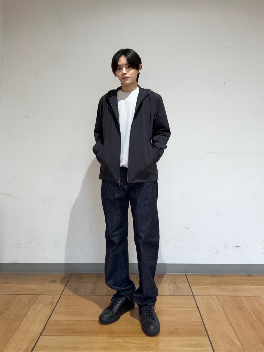 TAKEO KIKUCHIの【3D ナイロン ストレッチ】ジップアップ フードブルゾンを使ったコーディネートを紹介します。｜Rakuten Fashion(楽天ファッション／旧楽天ブランドアベニュー)6385911