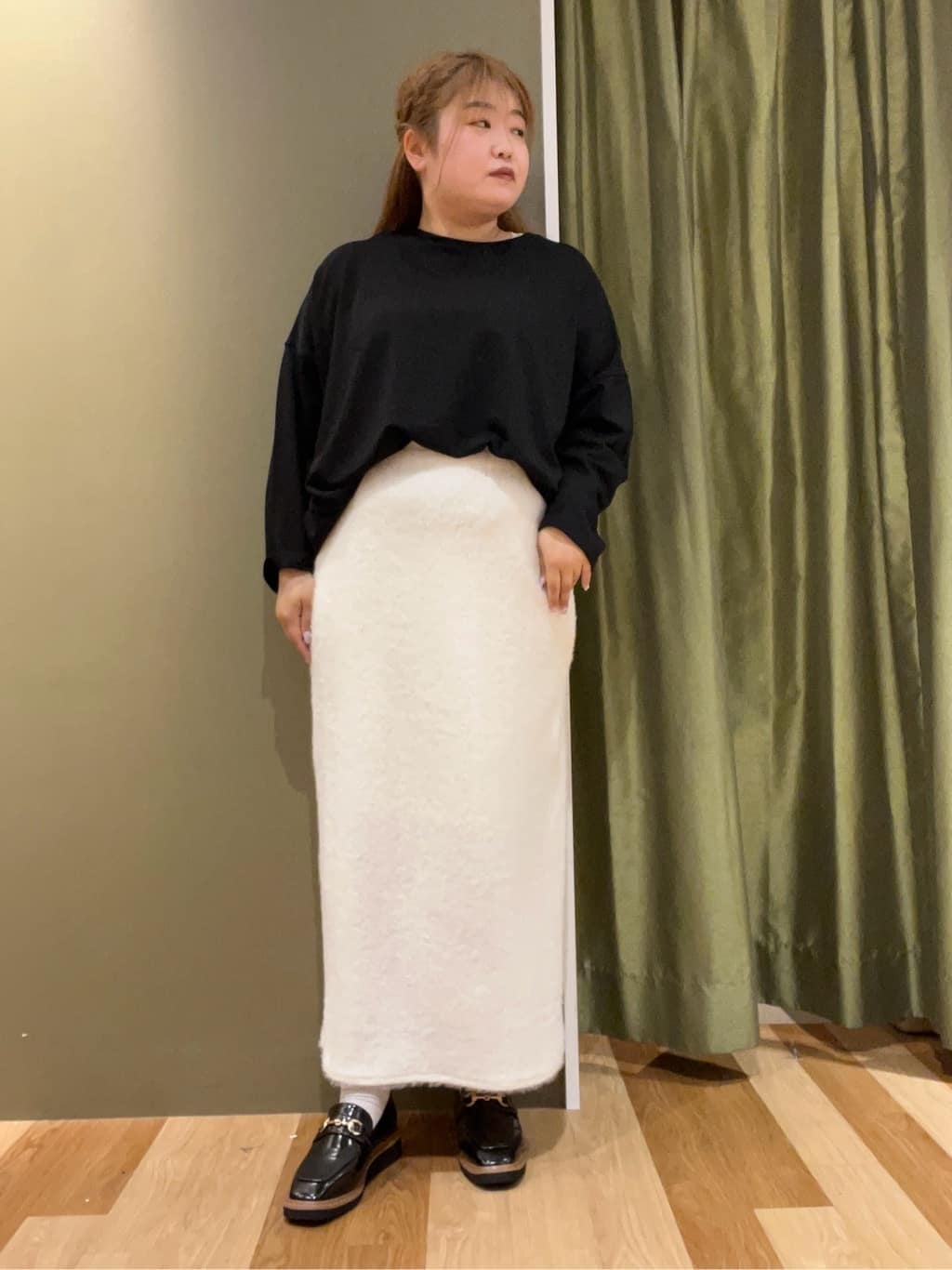 Green Parksの楽ちんシャギーIラインスカートを使ったコーディネートを紹介します。｜Rakuten Fashion(楽天ファッション／旧楽天ブランドアベニュー)6386183
