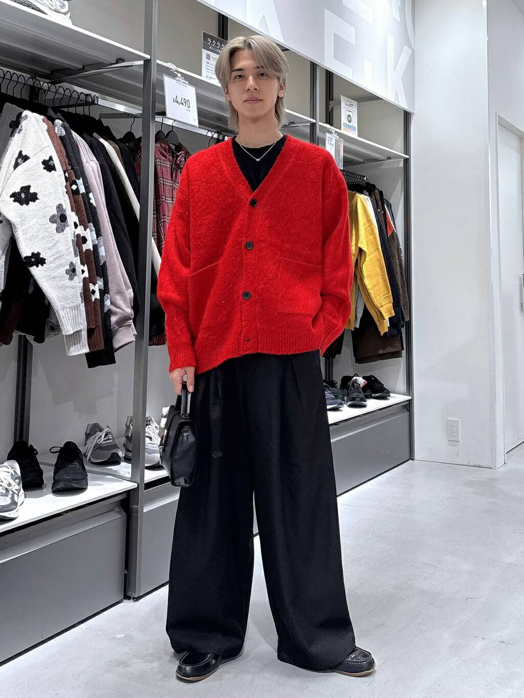 LAKOLEのカラーシャギーカーディガンを使ったコーディネートを紹介します。｜Rakuten Fashion(楽天ファッション／旧楽天ブランドアベニュー)6385752