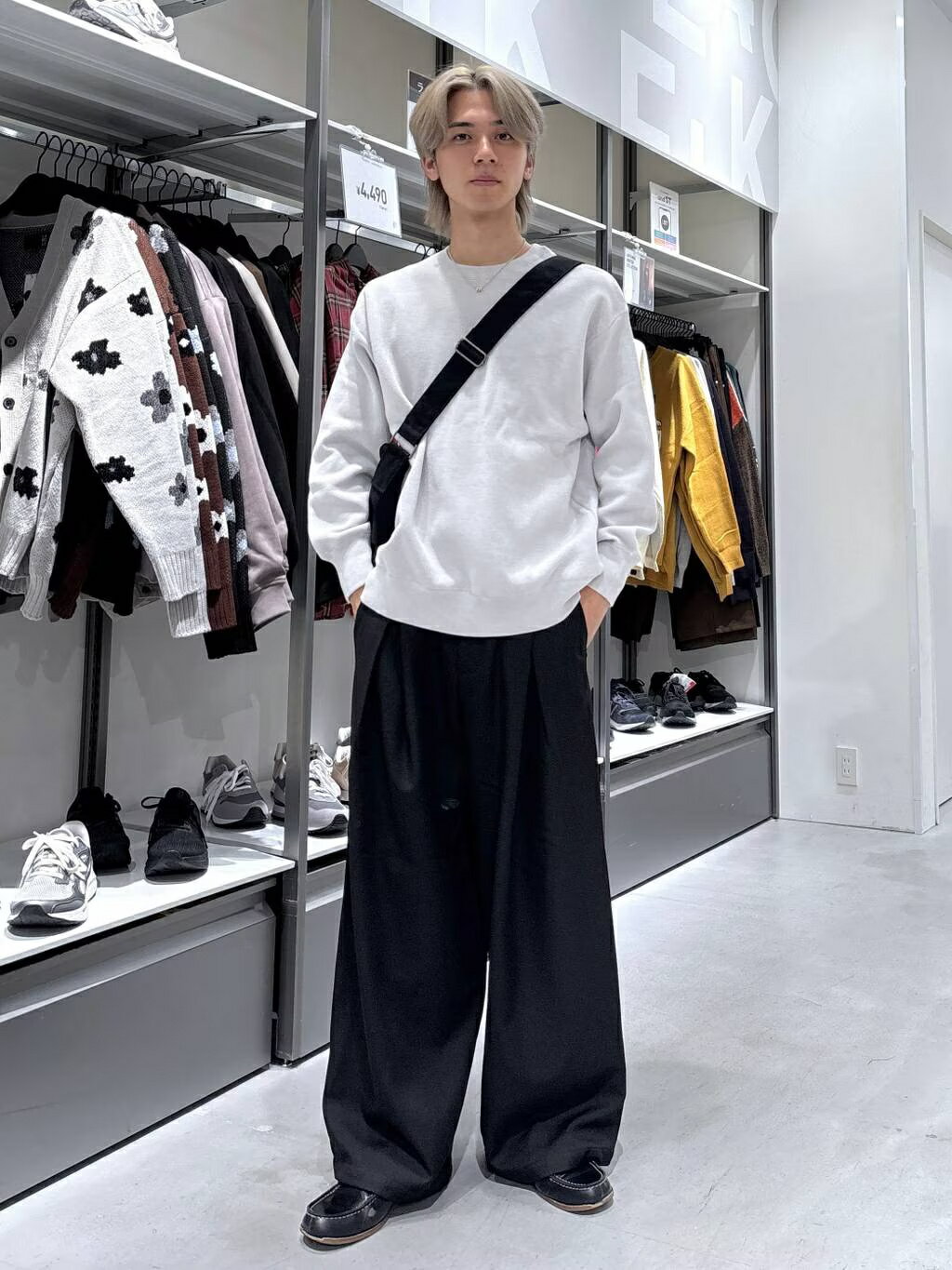 LAKOLEのスウェットライクニットプルオーバーを使ったコーディネートを紹介します。｜Rakuten Fashion(楽天ファッション／旧楽天ブランドアベニュー)6386178