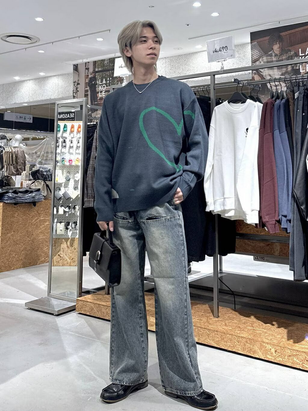 LAKOLEのハートラインニットプルオーバーを使ったコーディネートを紹介します。｜Rakuten Fashion(楽天ファッション／旧楽天ブランドアベニュー)6386179