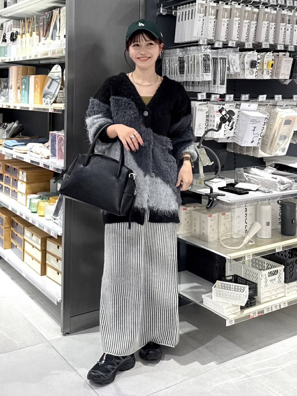 LAKOLEのインターシャ配色カーディガンを使ったコーディネートを紹介します。｜Rakuten Fashion(楽天ファッション／旧楽天ブランドアベニュー)6386303