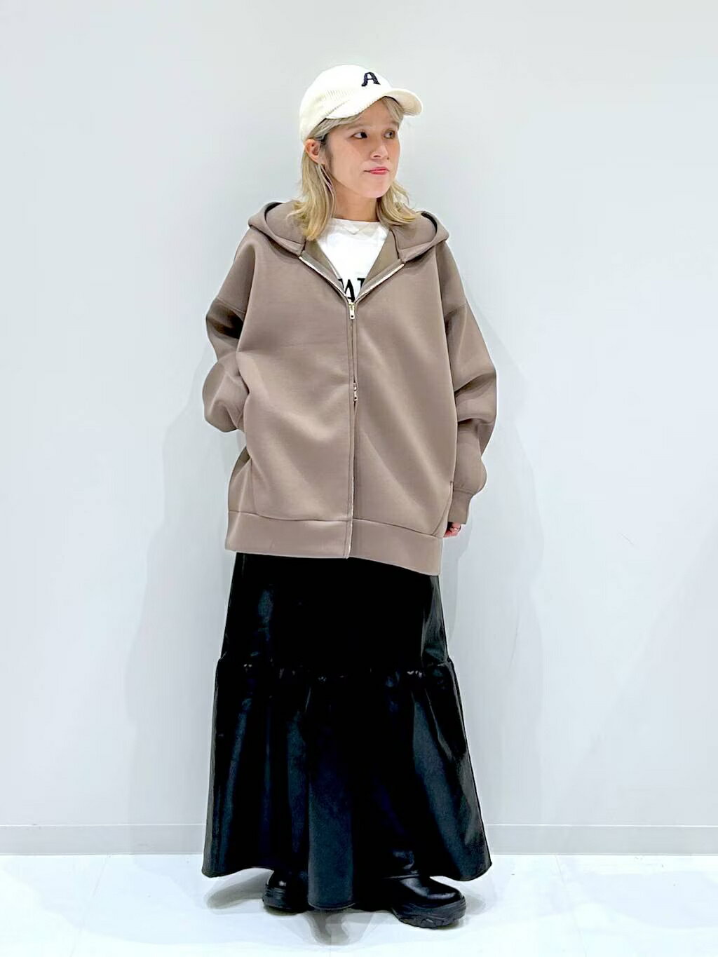 LAKOLEのダンボールZIPパーカーを使ったコーディネートを紹介します。｜Rakuten Fashion(楽天ファッション／旧楽天ブランドアベニュー)6386306