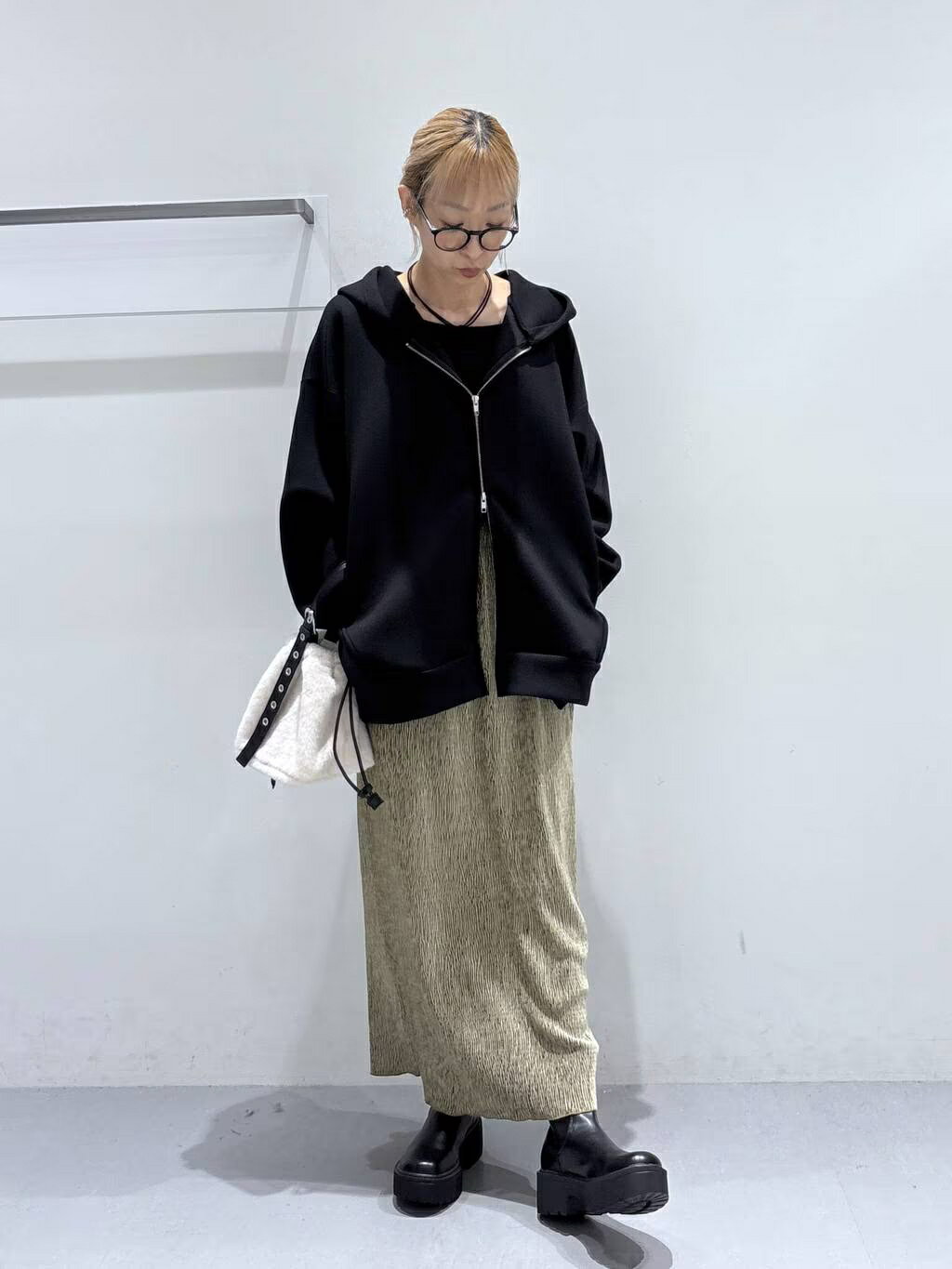 LAKOLEのダンボールZIPパーカーを使ったコーディネートを紹介します。｜Rakuten Fashion(楽天ファッション／旧楽天ブランドアベニュー)6386309