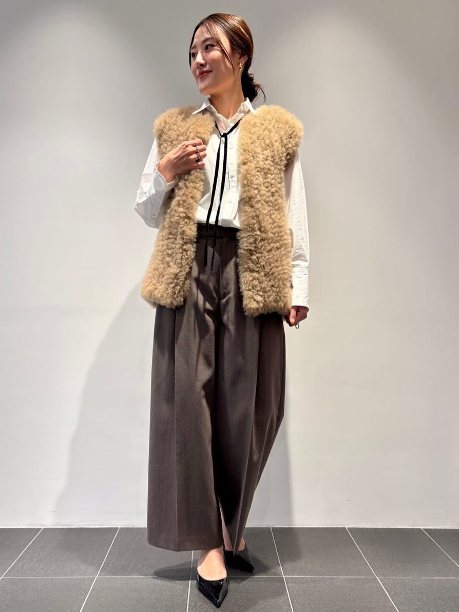 1er Arrondissementのカシミアファーベストを使ったコーディネートを紹介します。｜Rakuten Fashion(楽天ファッション／旧楽天ブランドアベニュー)6386958