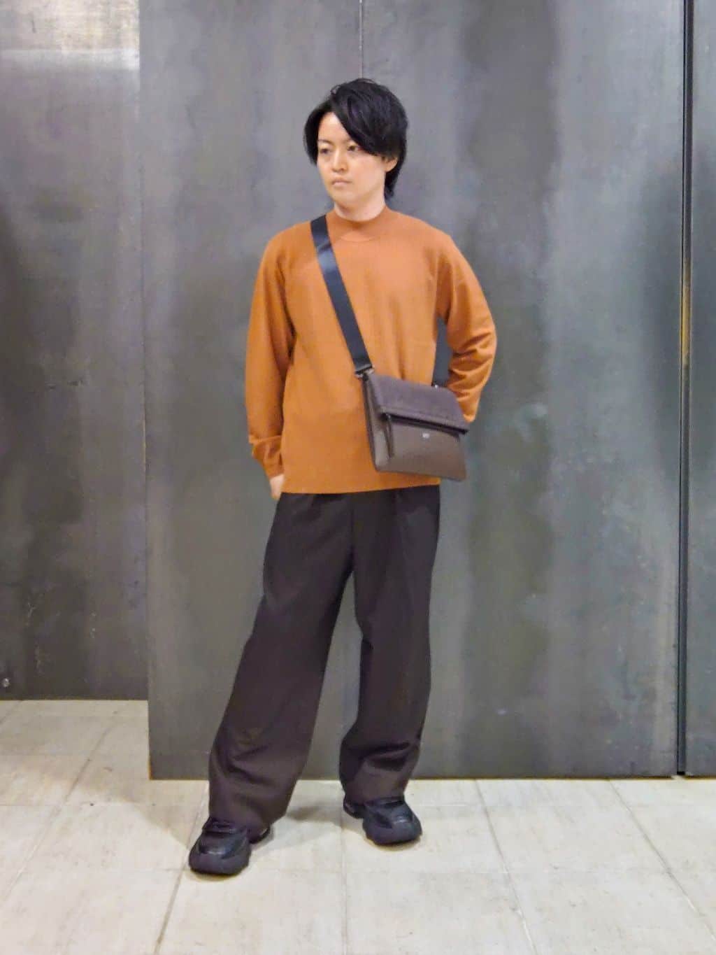 TAKEO KIKUCHIの【Sサイズ~】ハイゲージ モックネック ニット プルオーバーを使ったコーディネートを紹介します。｜Rakuten Fashion(楽天ファッション／旧楽天ブランドアベニュー)6387687