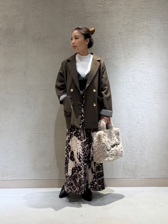 Vinのレオパードプリントフレアスカートを使ったコーディネートを紹介します。｜Rakuten Fashion(楽天ファッション／旧楽天ブランドアベニュー)6389089