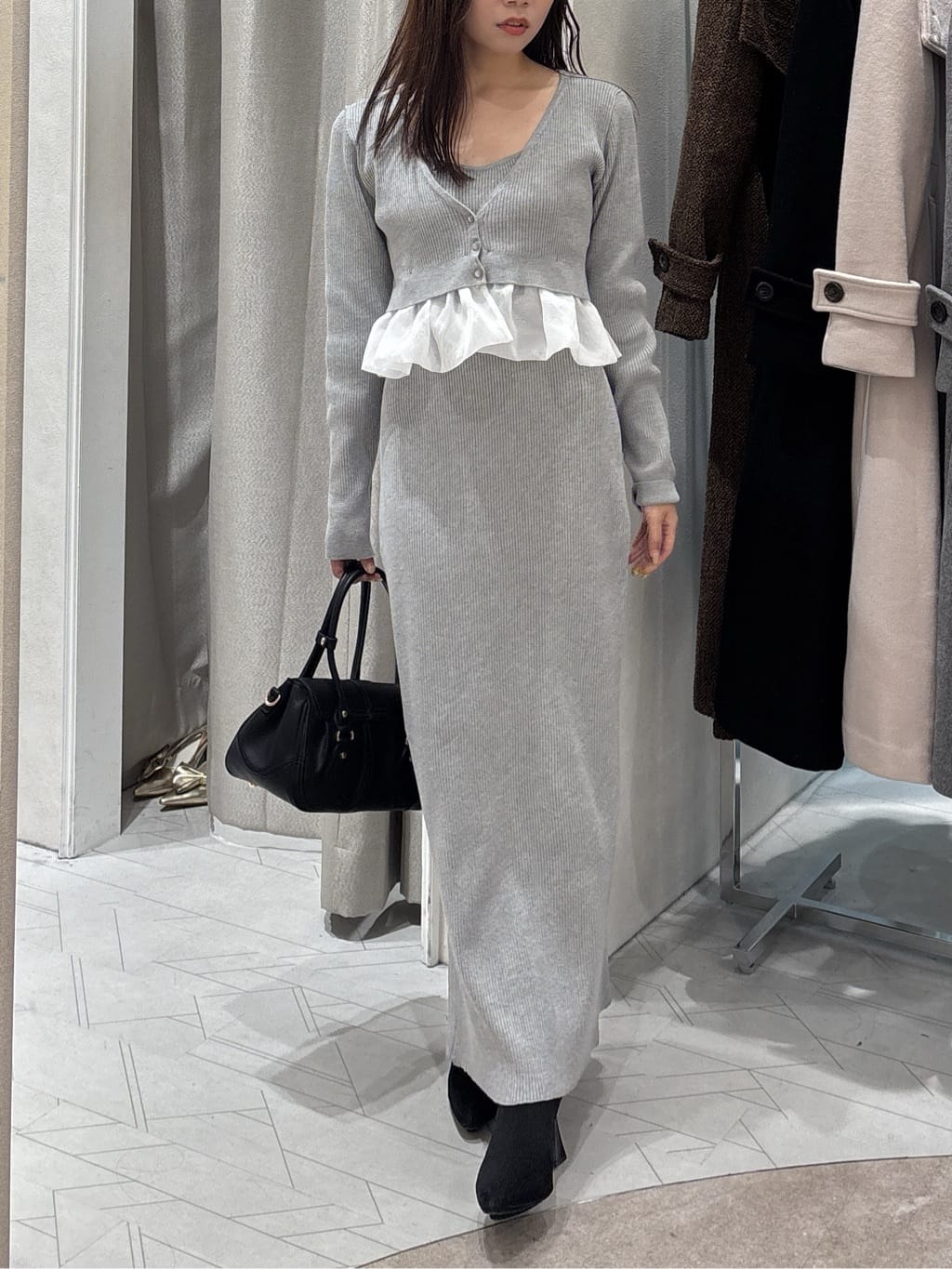 riendaのペプラムカーデセットキャミワンピースを使ったコーディネート