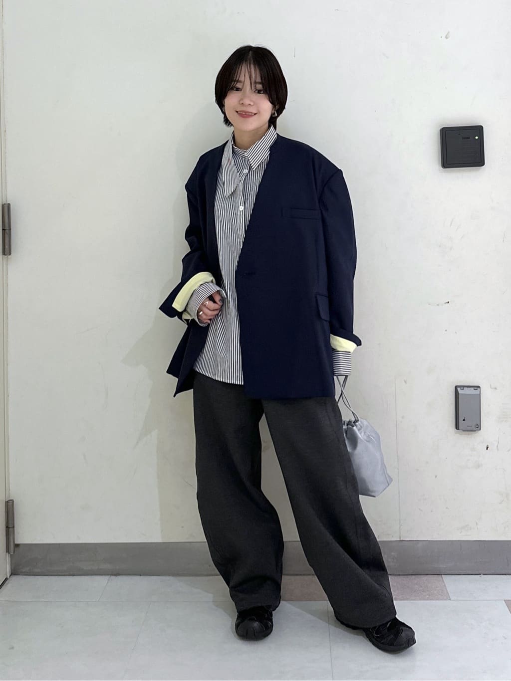 AZUL by moussyのNo collar over jacketを使ったコーディネートを紹介します。｜Rakuten Fashion(楽天ファッション／旧楽天ブランドアベニュー)6390986