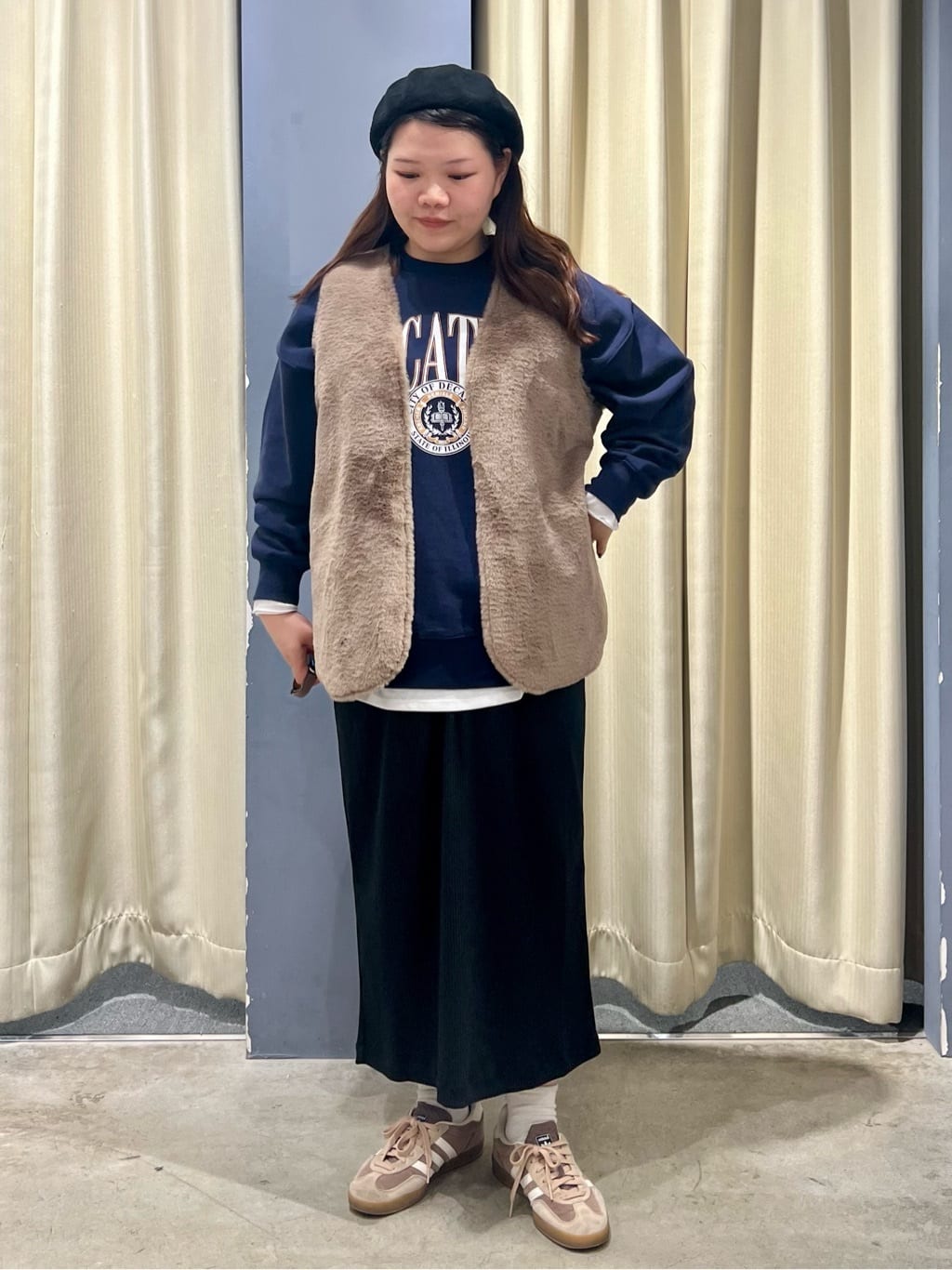 AMERICAN HOLICのカレッジロゴクラックプリント裏毛プルオーバーを使ったコーディネートを紹介します。｜Rakuten Fashion(楽天ファッション／旧楽天ブランドアベニュー)6392109