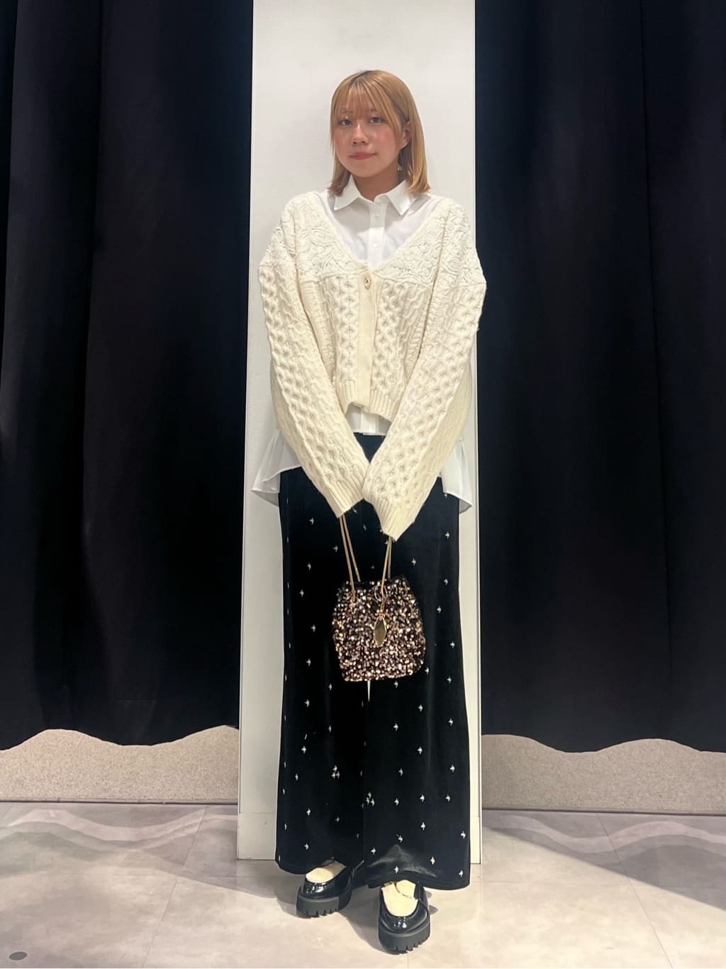 Vinのレースアランニットカーディガンを使ったコーディネートを紹介します。｜Rakuten Fashion(楽天ファッション／旧楽天ブランドアベニュー)6393475