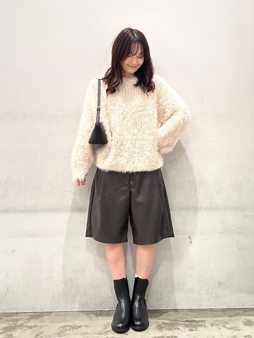 AMERICAN HOLICのフェイクレザーハーフパンツを使ったコーディネートを紹介します。｜Rakuten Fashion(楽天ファッション／旧楽天ブランドアベニュー)6394831