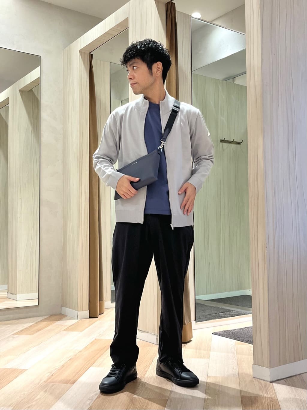 TAKEO KIKUCHIのアンチピリング ジップアップ ニットを使ったコーディネートを紹介します。｜Rakuten Fashion(楽天ファッション／旧楽天ブランドアベニュー)6395106