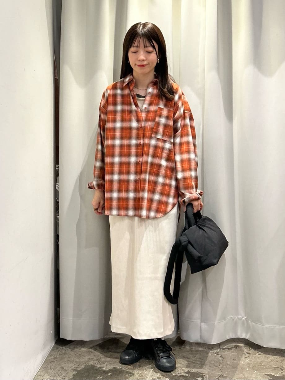 AMERICAN HOLICの配色ベロアタンクトップを使ったコーディネートを紹介します。｜Rakuten Fashion(楽天ファッション／旧楽天ブランドアベニュー)6395905