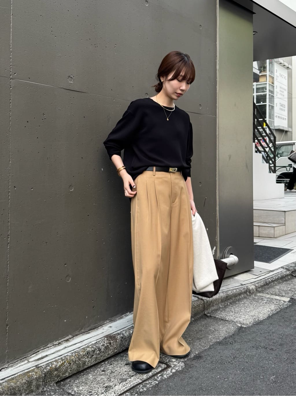 GALLARDAGALANTEのバックスリットブラウスTeeを使ったコーディネートを紹介します。｜Rakuten Fashion(楽天ファッション／旧楽天ブランドアベニュー)6396065