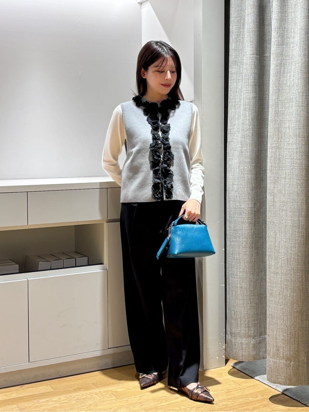 UNITED ARROWS LTD. OUTLETの3D フラワーモチーフ ニットベストを使ったコーディネート | Rakuten ...
