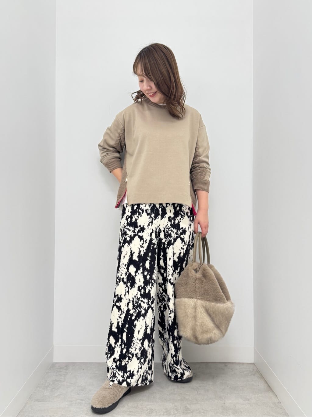 Vinのケーブルニットドッキングデザインプルオーバーを使ったコーディネートを紹介します。｜Rakuten Fashion(楽天ファッション／旧楽天ブランドアベニュー)6398643