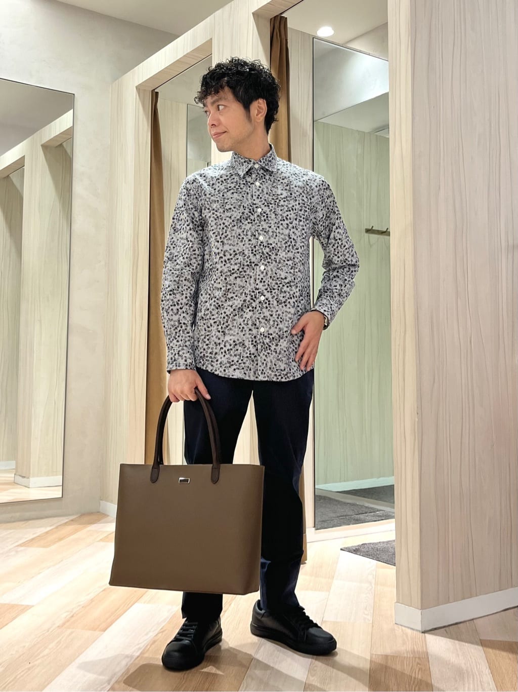 TAKEO KIKUCHIの【Made in JAPAN】播州織 ヘリンボン ストレート パンツを使ったコーディネートを紹介します。｜Rakuten Fashion(楽天ファッション／旧楽天ブランドアベニュー)6398853