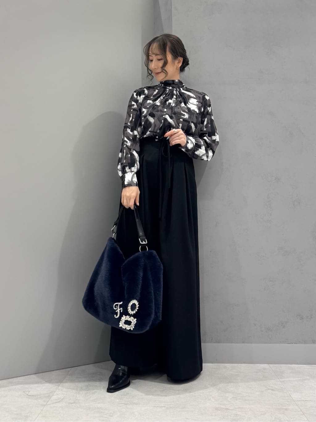 Vinのゴールドボタンノーカラーコートを使ったコーディネートを紹介します。｜Rakuten Fashion(楽天ファッション／旧楽天ブランドアベニュー)6399427