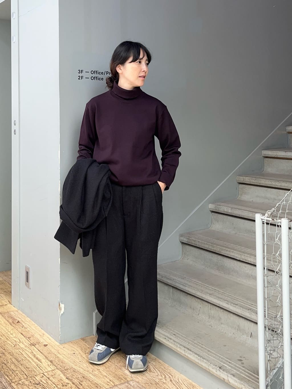 TAKEO KIKUCHIの【Sサイズ~】アンチピリング タートルネック ニットを使ったコーディネートを紹介します。｜Rakuten Fashion(楽天ファッション／旧楽天ブランドアベニュー)6400878