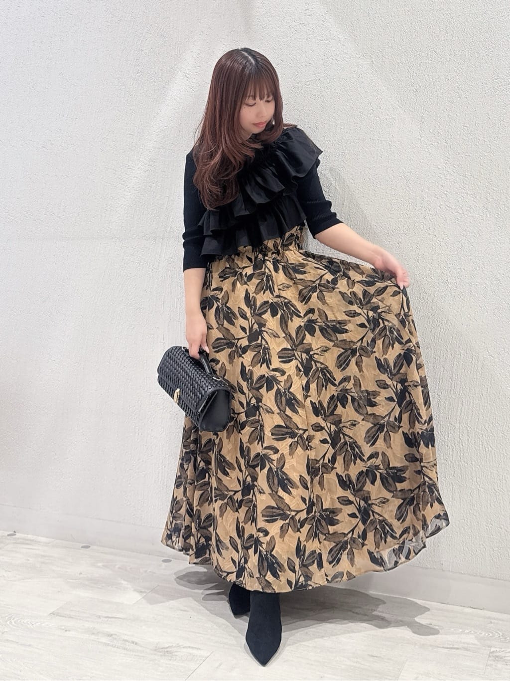 Vinのフリルビスチェリブニットトップスを使ったコーディネートを紹介します。｜Rakuten Fashion(楽天ファッション／旧楽天ブランドアベニュー)6400879