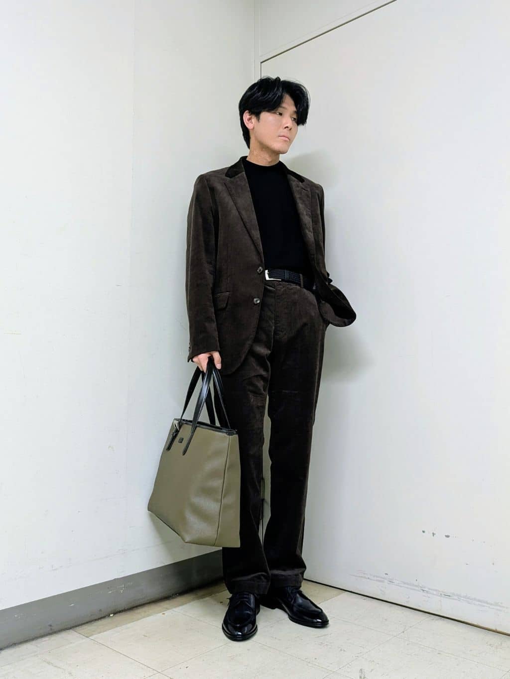 TAKEO KIKUCHIの【Sサイズ~】ストレッチコーデュロイ ジャケットを使ったコーディネートを紹介します。｜Rakuten Fashion(楽天ファッション／旧楽天ブランドアベニュー)6403720