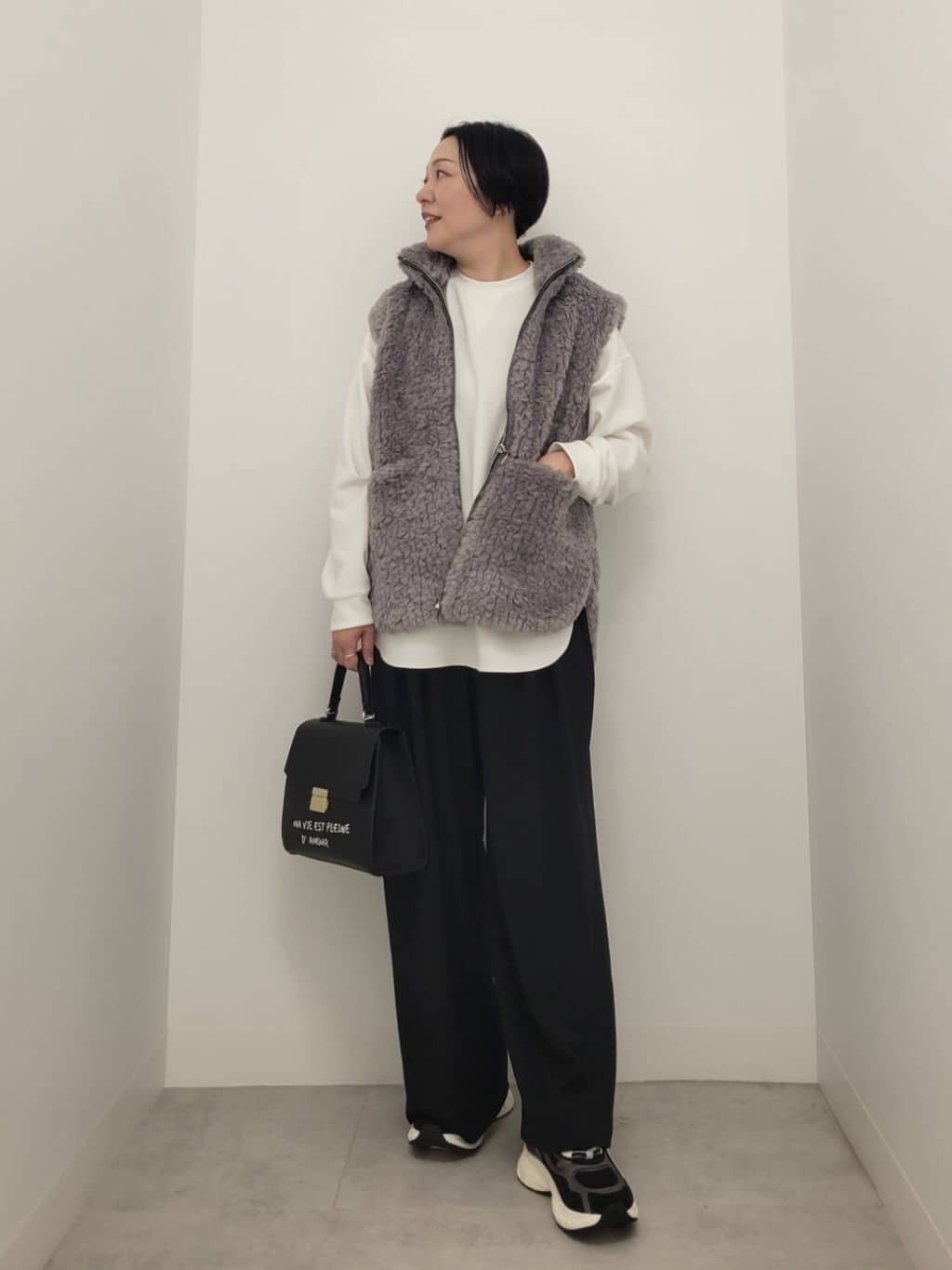 LASUDのストレッチタックワイドパンツを使ったコーディネートを紹介します。｜Rakuten Fashion(楽天ファッション／旧楽天ブランドアベニュー)6404085