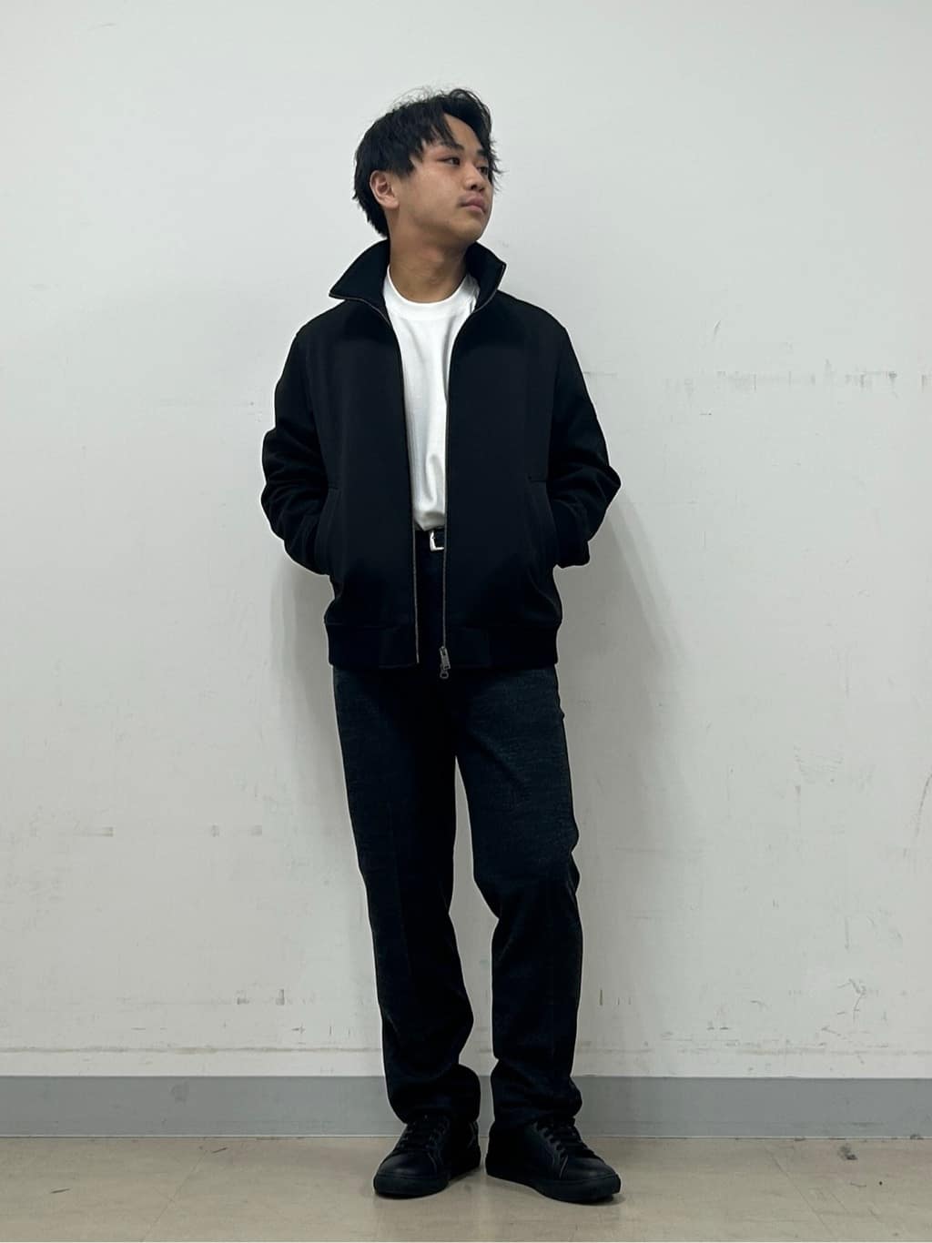 TAKEO KIKUCHIの【JUST ONE LAYER】ダウンファブリック ジップアップ リブ ブルゾンを使ったコーディネートを紹介します。｜Rakuten Fashion(楽天ファッション／旧楽天ブランドアベニュー)6404393