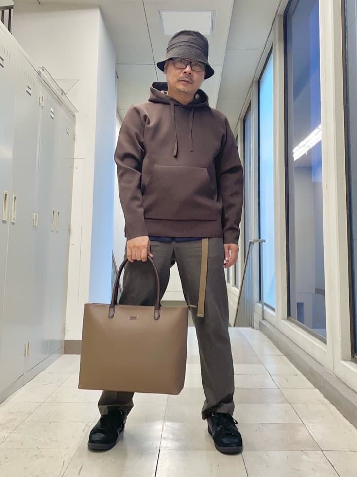 TAKEO KIKUCHIのスポンディッシュ プルオーバー ニットパーカを使ったコーディネートを紹介します。｜Rakuten Fashion(楽天ファッション／旧楽天ブランドアベニュー)6405475