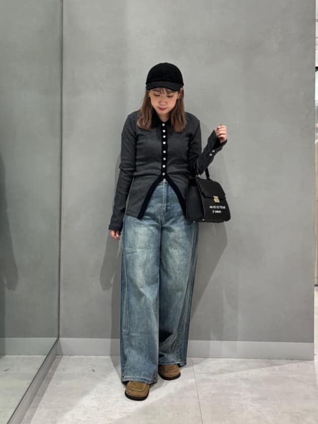 Vinのサイドタックストレッチデニムパンツを使ったコーディネートを紹介します。｜Rakuten Fashion(楽天ファッション／旧楽天ブランドアベニュー)6406720