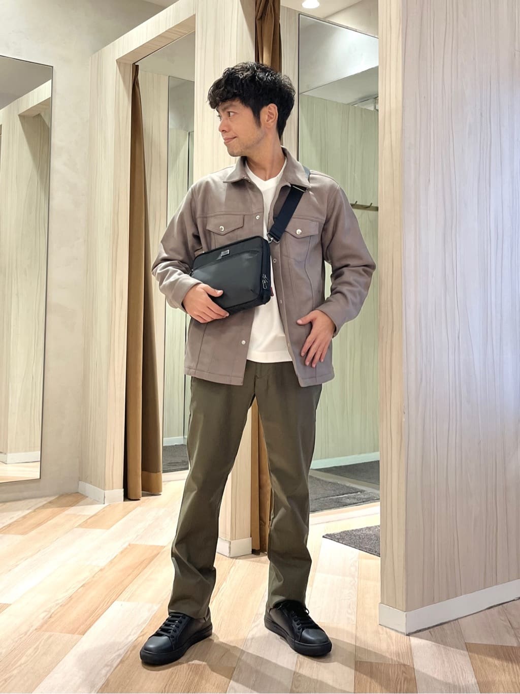 TAKEO KIKUCHIの【JUST ONE LAYER】ダウンファブリック ブルゾンを使ったコーディネートを紹介します。｜Rakuten Fashion(楽天ファッション／旧楽天ブランドアベニュー)6408107