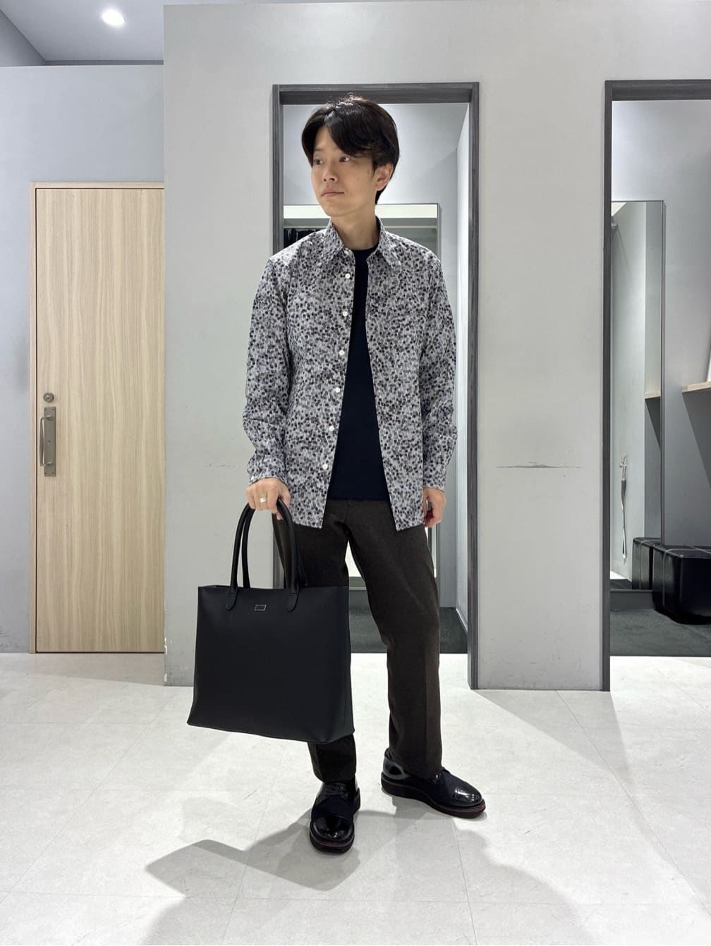 TAKEO KIKUCHIの【Sサイズ~】ストライプ小花 長袖シャツを使ったコーディネートを紹介します。｜Rakuten Fashion(楽天ファッション／旧楽天ブランドアベニュー)6408671