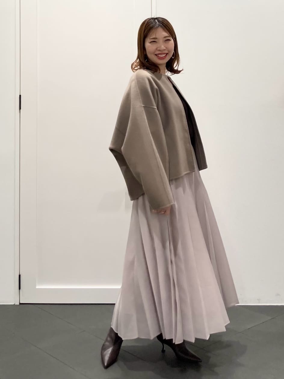 1er ArrondissementのスーパーファインVネックプルオーバーを使ったコーディネートを紹介します。｜Rakuten Fashion(楽天ファッション／旧楽天ブランドアベニュー)6408820