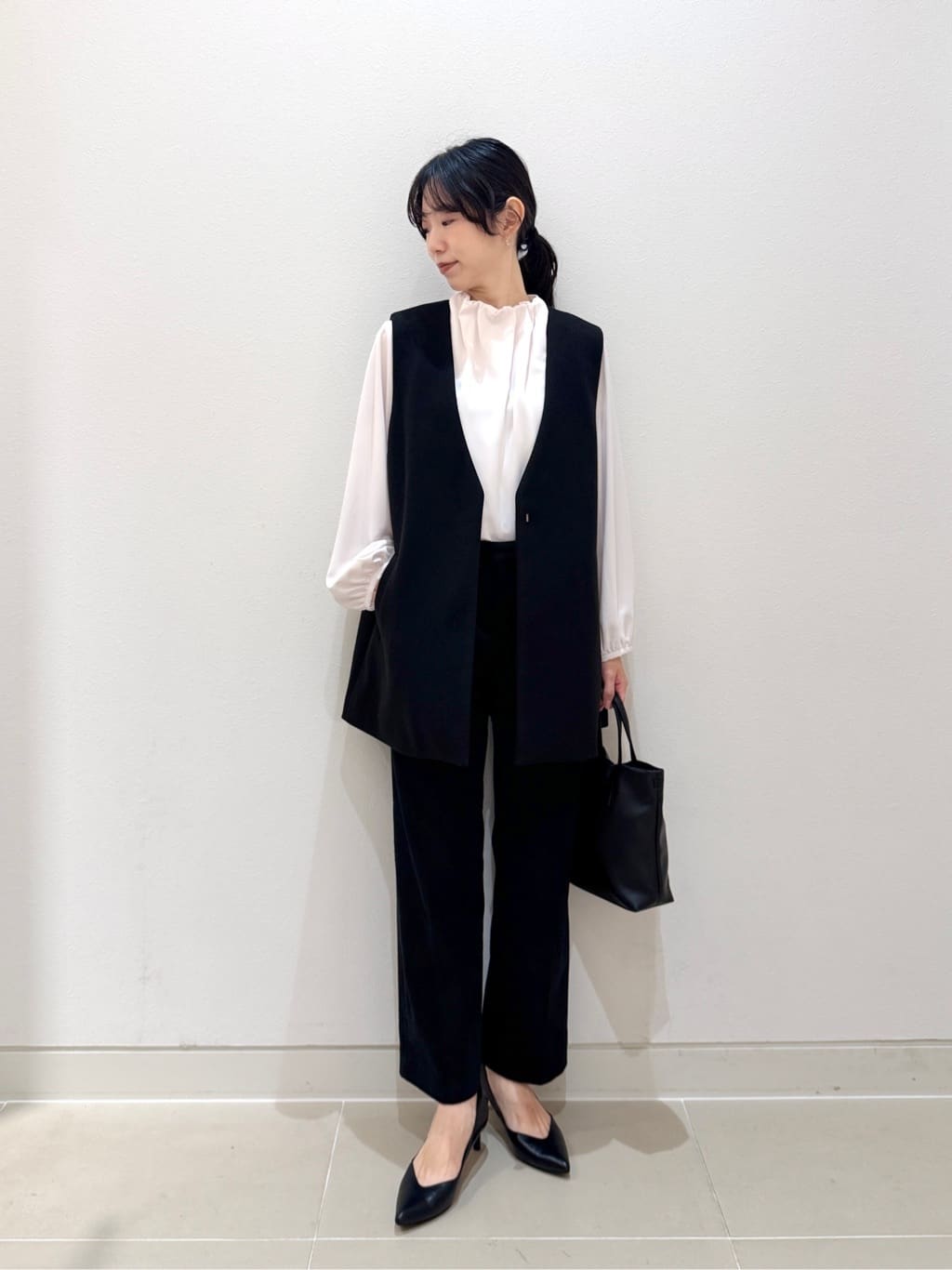 UNITED ARROWS LTD. OUTLETのニットメルトン ミドルジレ を使ったコーディネート | Rakuten Fashion ...