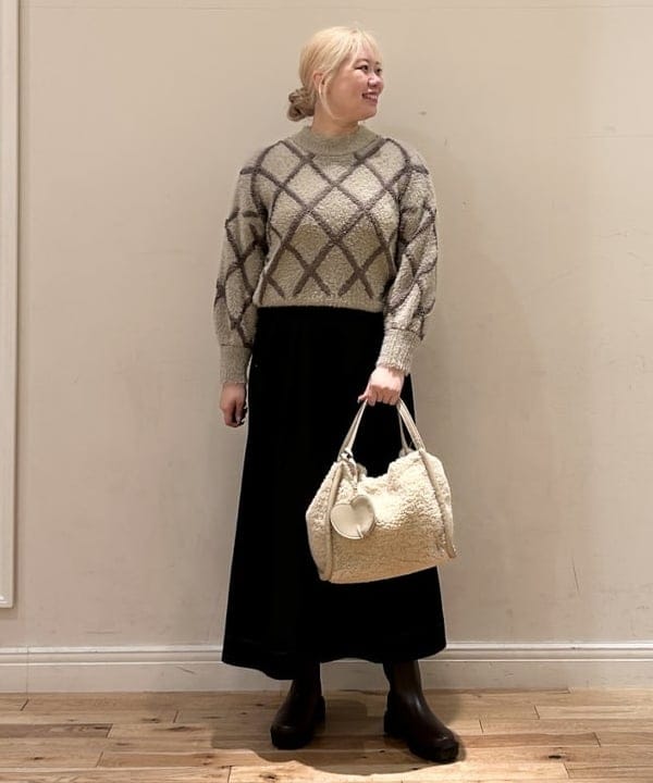 BEAMS HEARTのブークレ シャギー ニット プルオーバーを使ったコーディネートを紹介します。｜Rakuten Fashion(楽天ファッション／旧楽天ブランドアベニュー)6409829