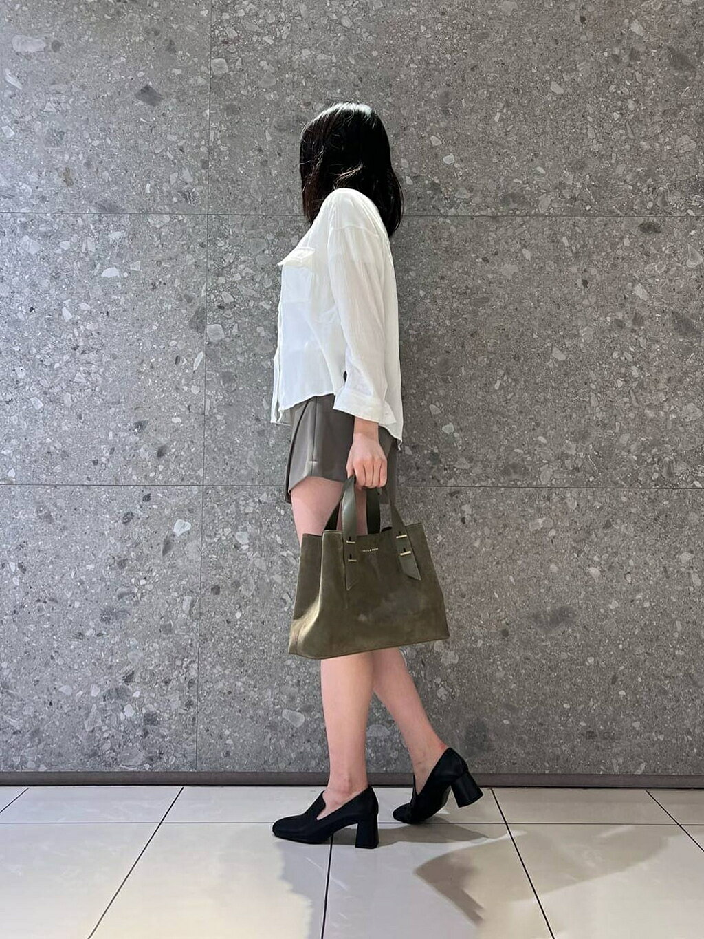 CHARLES & KEITHのスクエアトゥブロックヒールローファーパンプスを 