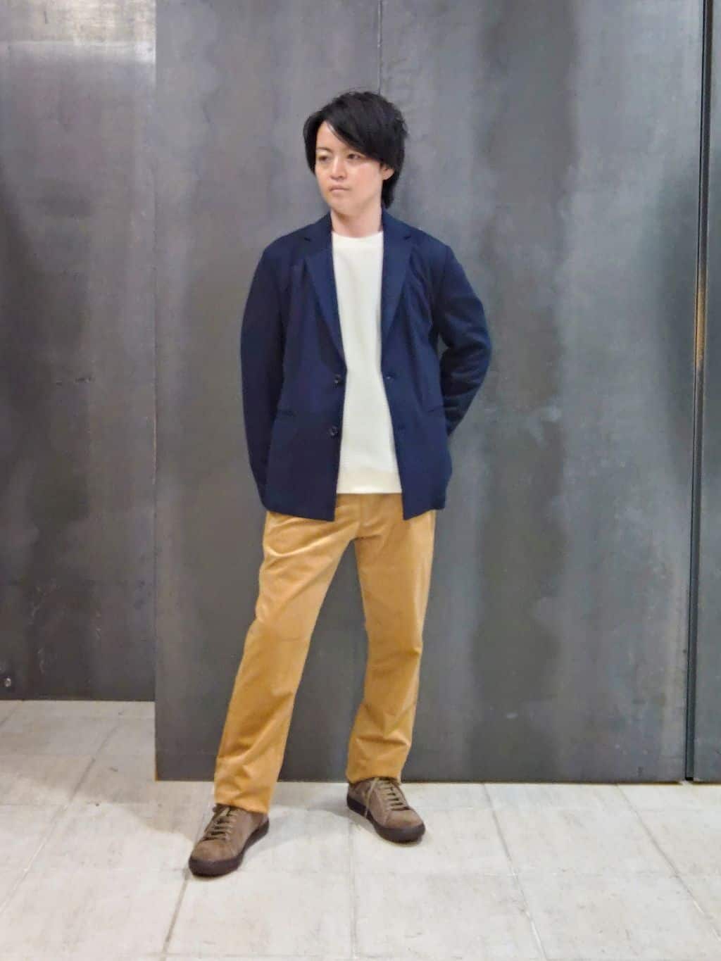 TAKEO KIKUCHIの【JUST ONE LAYER】ダウンファブリック テーラード ジャケットを使ったコーディネートを紹介します。｜Rakuten Fashion(楽天ファッション／旧楽天ブランドアベニュー)6411015