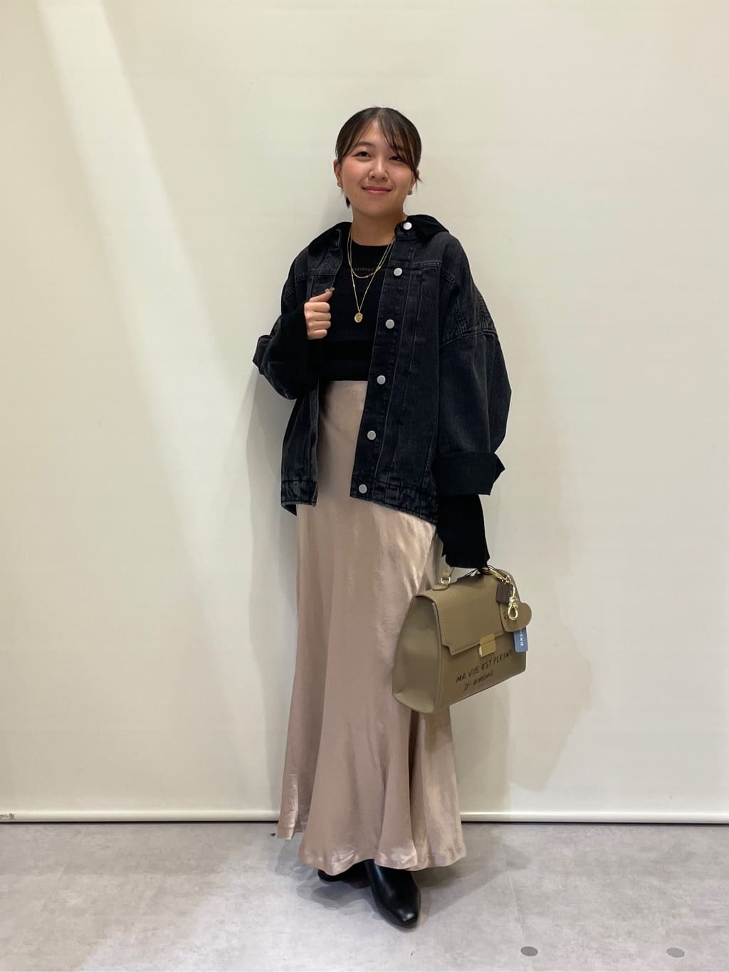 Vinのベルスリーブシャーリングリブニットを使ったコーディネートを紹介します。｜Rakuten Fashion(楽天ファッション／旧楽天ブランドアベニュー)6411385