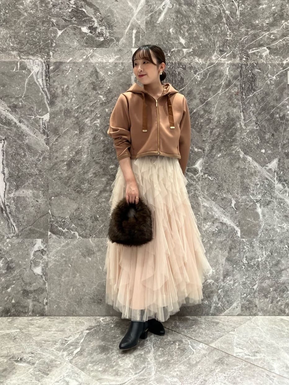 allurevilleの◇【LOULOU WILLOUGHBY】コンパクトパフフーディーを使ったコーディネートを紹介します。｜Rakuten Fashion(楽天ファッション／旧楽天ブランドアベニュー)6412200