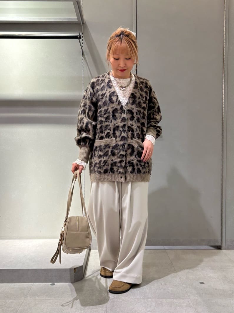 Vinのシャギーレオパード柄カーディガンを使ったコーディネートを紹介します。｜Rakuten Fashion(楽天ファッション／旧楽天ブランドアベニュー)6412232